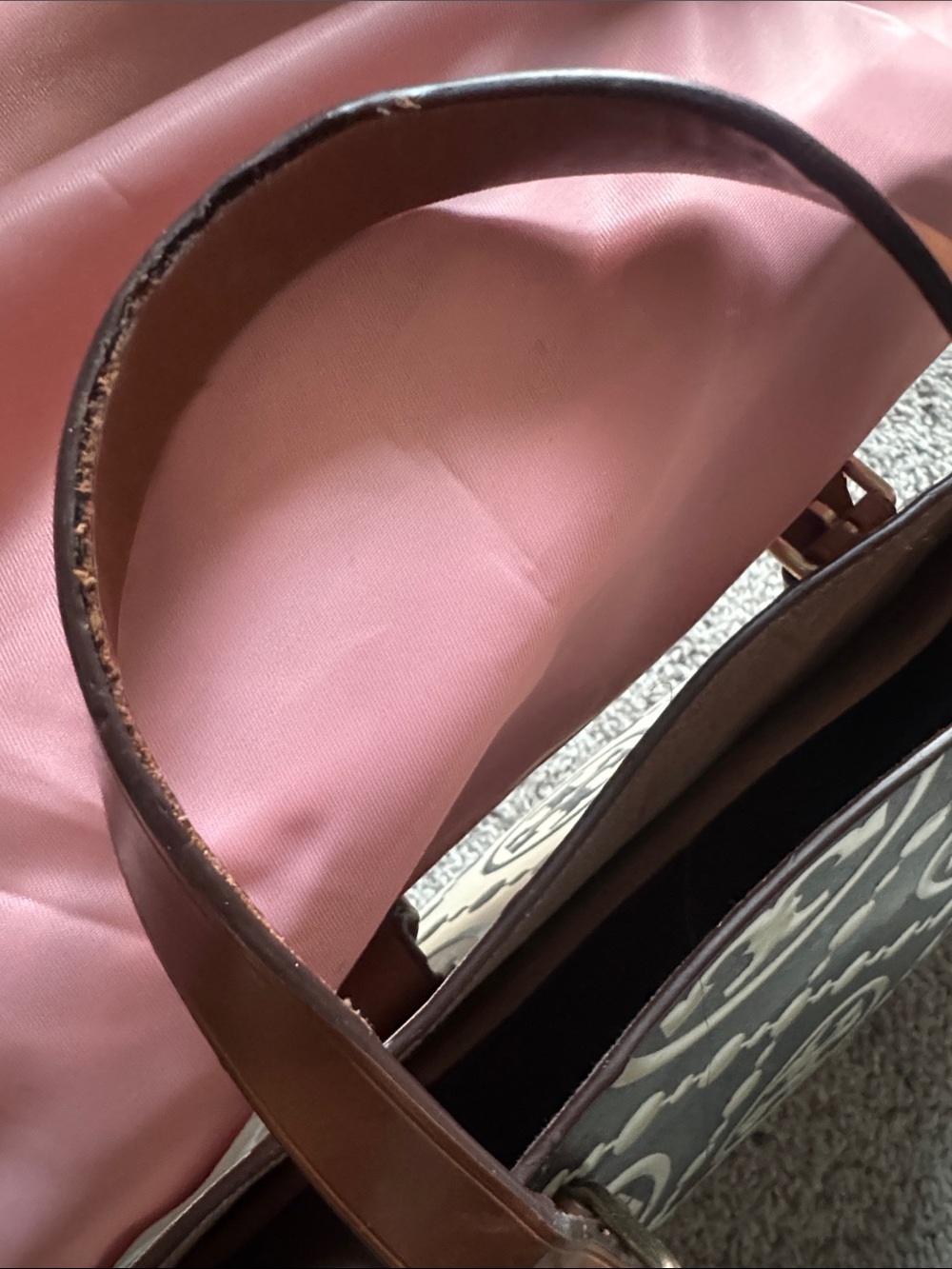 TORY BURCH T MONOGRAM CONTRAST
EMBOSSED TOTE small - Picture 7 of 8